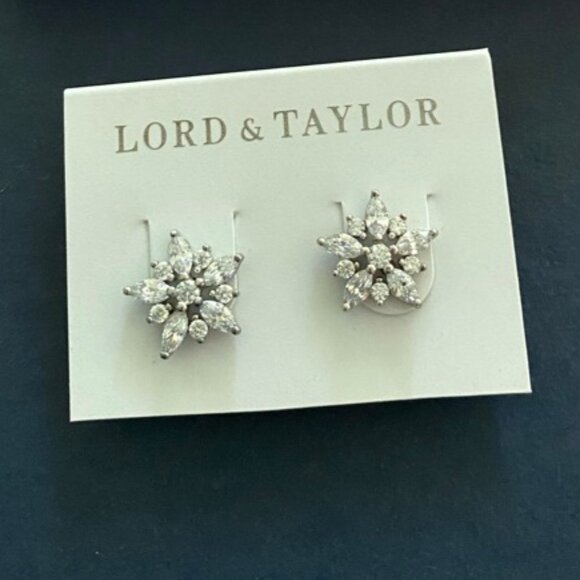 LORD AND TAYLOR CZ SNOWFLAKE EARRINGS - NWT IN ORIGINAL BOX - Picture 1 of 3